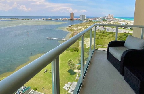 Villa Sabine Condo | Sabine #12C Top Floor/End Unit 3/2 Sleeps 10
