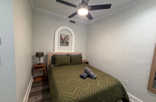 Lawsona - Fern Creek Apartment | Thornton park paradise 1 bedroom Lake Eola