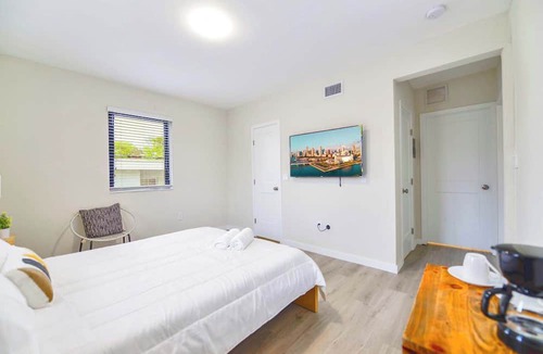 East Little Havana Apartment | Prime Location Apartment at Calle Ocho