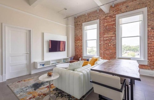 Downtown Condo | Modern Loft, Historic Streets- 2 bed/2 bath