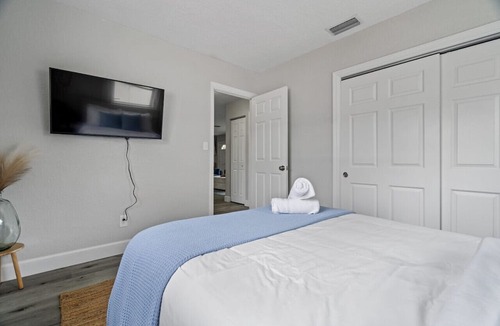 St. Petersburg House | St Pete Heated Pool Home Oasis <10 min to downtown 4 bed/3 bath