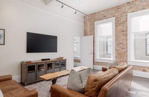 Downtown Condo | To Geaux Cups Luxury in this stunning
