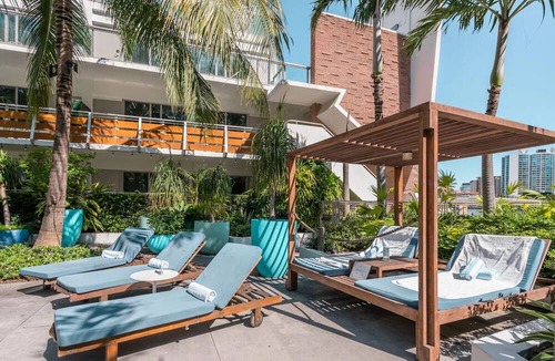 South Beach Hotel | 2 Modern Units in South Beach – Pet-Friendly, & Close to Dining and Shopping