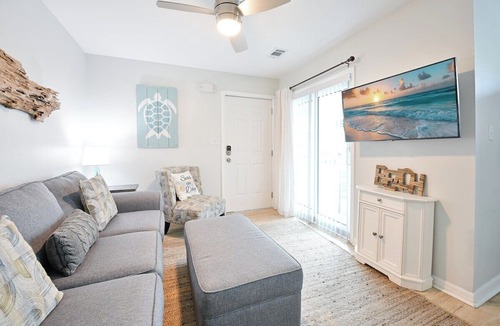 Seagrove Beach Apartment | Pool | Walk to Beach | Salt & Seagrove | Tennis | Seagrove