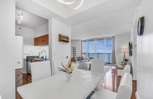 Brickell Apartment | City-View Retreat in Brickell 2BR + Free Parking