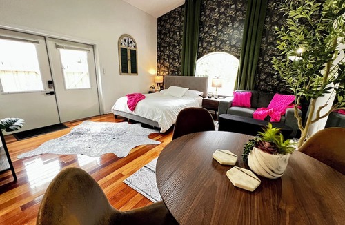 Conway Apartment | Luxurious Bath, Peaceful Stay: Private Guesthouse