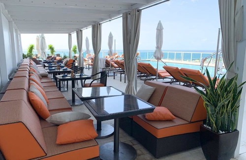 Coconut Grove Condo | CityView Balcony Pool& Hottub. Wi-Fi. Full Kitchen