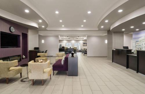 Broadmoor Hotel | La Quinta by Wyndham Baton Rouge Denham Springs
