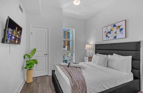 Midtown Apartment | 2BR Near Wynwood and Design District Walk to Restaurants