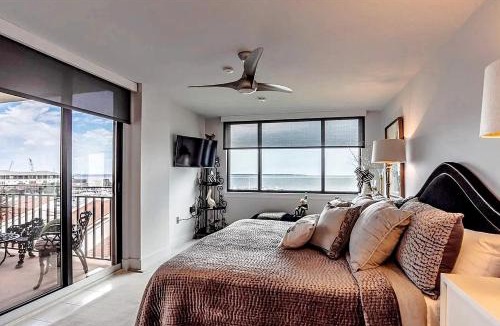 Downtown Apartment | Waterfront 2BR Condo with Panoramic Bay Views