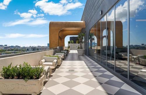 Wynwood Art District House | Wynwood Pad- Stylish Apt with View & Rooftop Pool