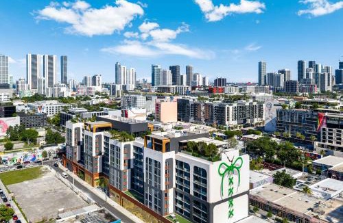 Wynwood Art District House | Wynwood Pad- Stylish Apt with View & Rooftop Pool