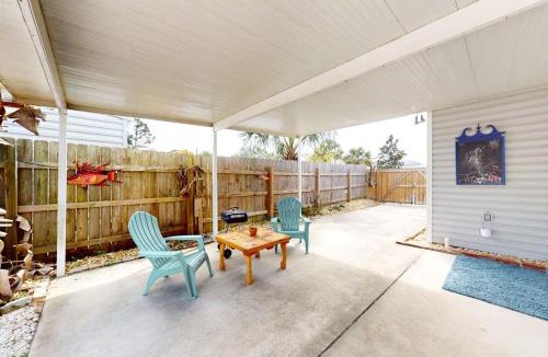 Biltmore Beach House | Charming cottage with enclosed yard patio private hot tub washer dryer