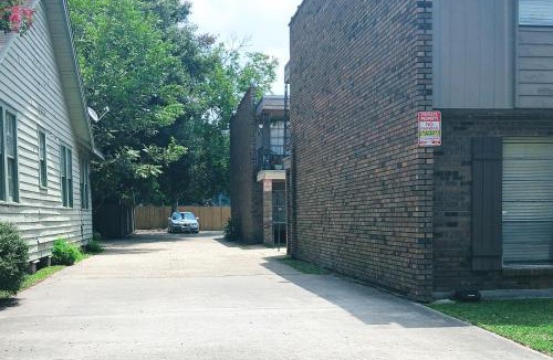 Mid City South Apartment | Boutique Style 2 Bdrm Apt offering Any & All of a Traveler's Needs