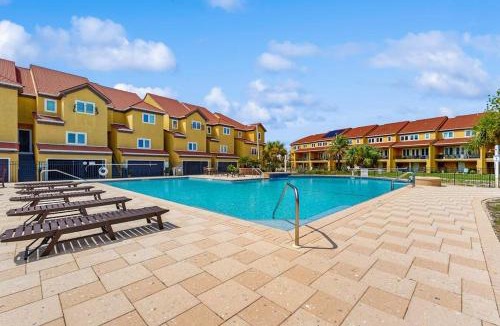 Villa Segunda House | Gorgeous townhouse plenty of space family-friendly & close to everything