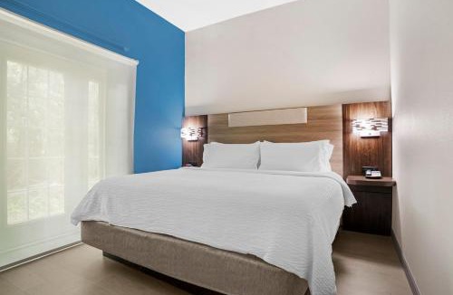 Fairhope Hotel | Holiday Inn Express Fairhope - Point Clear by IHG