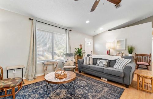 Pensacola House | Life's a Breeze - 5min to Pcola Beach , Families