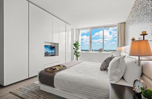 West Avenue Apartment | Modern waterfront living at Mondrian South Beach - 1123