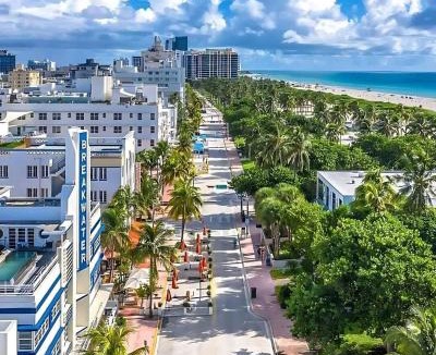 Mid Beach Apartment | Art Deco Escape Steps to Ocean & Free Parking