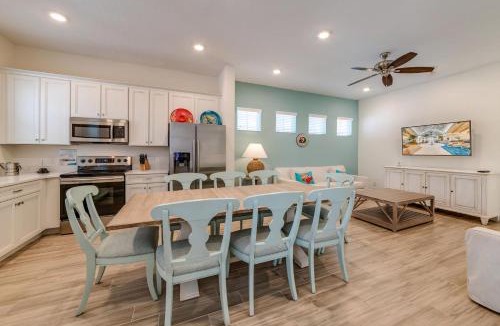 West Kissimmee House | Tropical Oasis Cottage With Private Hot Tub Near Disney With Margaritaville Resort & Island H2O Access - 3021La