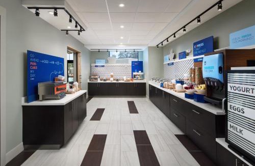 Pensacola Hotel | Holiday Inn Express & Suites Gulf Breeze - Pensacola Area by IHG