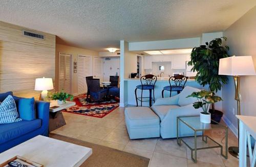 Villa Sabine Apartment | Sabine Yacht & Racquet #2B