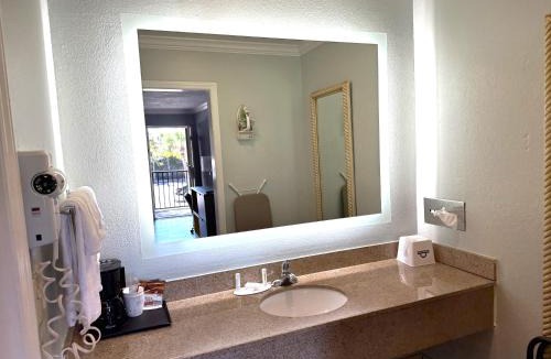 Downtown Hotel | Days Inn by Wyndham Pensacola - Historic Downtown