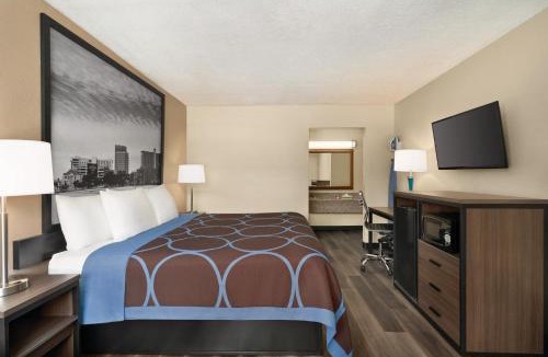 Gulfport Hotel | Super 8 by Wyndham Gulfport Airport NW Near Biloxi