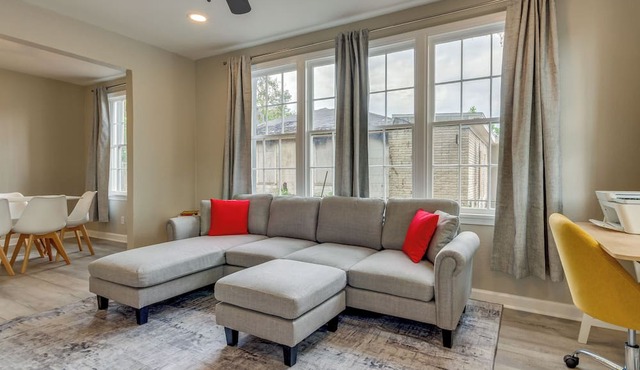 Pet-friendly Pensacola House Rental: 3 Mi to Beach