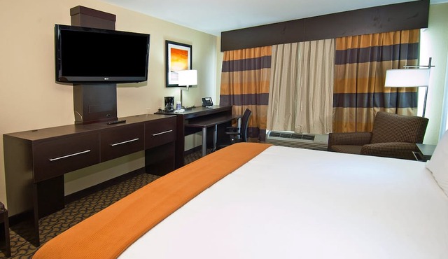 Holiday Inn Express & Suites Jackson/Pearl Intl Airport by IHG