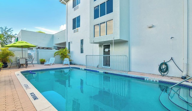 Naples Park Central Hotel