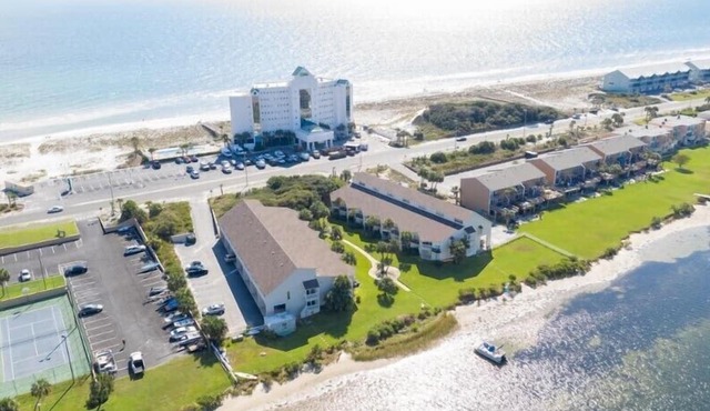 Pensacola Beach and Pier | Waterfront, Free Trolly | My Beach Getaways SDE204