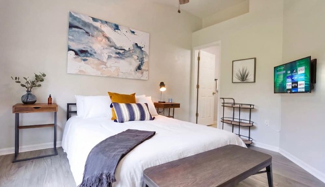 The Industrial at Oaks | Full Kitchen Near I75