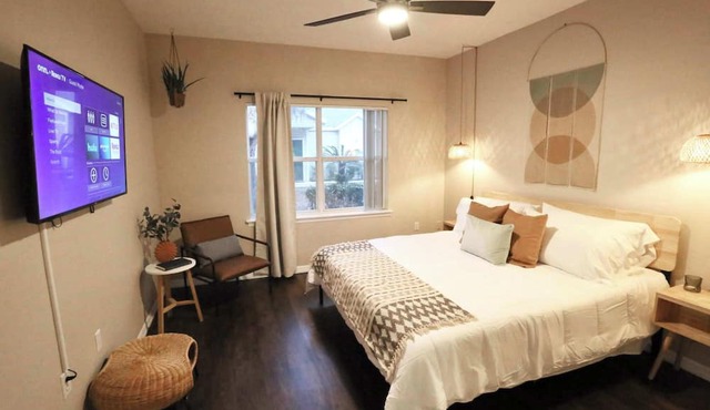 The Nomad at Gables | King Bed Pool Garage