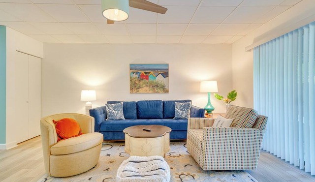 Chic Gulf Breeze Escape w/Pool Access & Courtyard