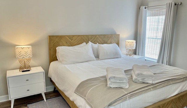 Pet Friendly Pool + Beach Sleeps 8