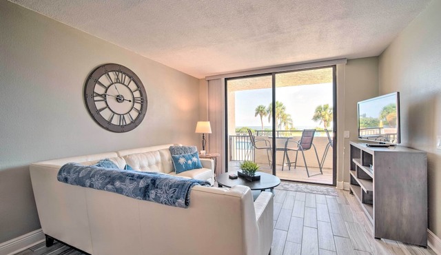 Relaxing Hudson Condo Steps from the Pool!