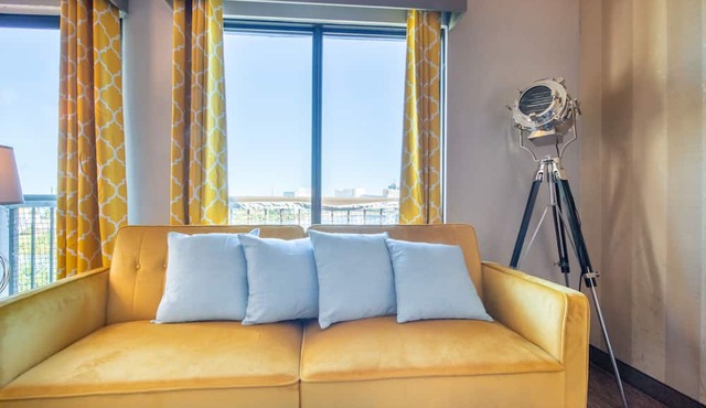Newly Renovated Suite, Amazing Water View Best Location to Disney and Universal