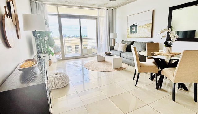 ☀ Sunset Views Pristine Rooftop Pool & Lounge Chic MIA Parking Included