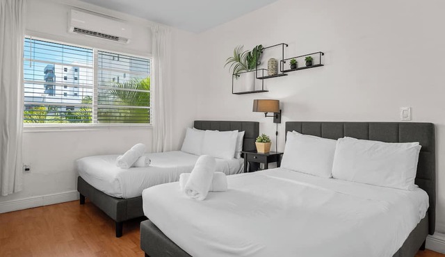 Ocean Suite 2BD/1BA steps to LincolnRd SoBe