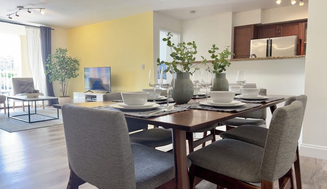 LUXURY THE YATCH 301- FREE PARKING AND WIFI