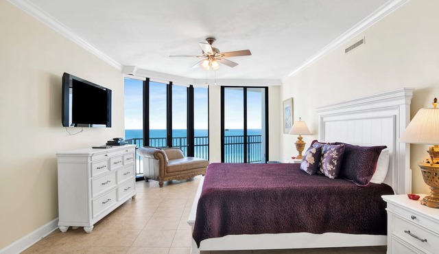 Stunning Beachfront Corner 3BR @ Phoenix IX Sleeps 10 Panoramic Views & Pools