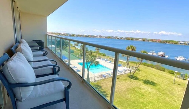 Sabine 4D Waterfront Condo Sleeps 6, Corner Unit - Pool