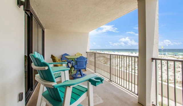 Orange Beach Gulf-Front 2BR Sleeps 7 2 La-Z-Boy Recliners Pools Boats