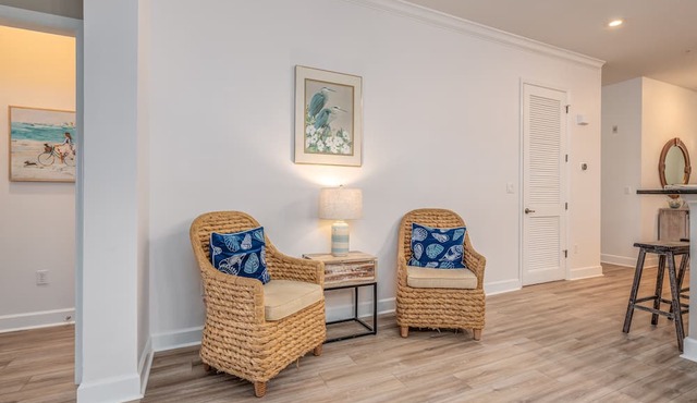 Cinnamon Beach 1042- Gorgeous 4th floor lakeview sunsets & steps to the beach