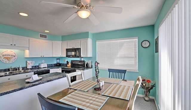 Beachfront Cedar Key Condo w/Pool, Spa & Views!