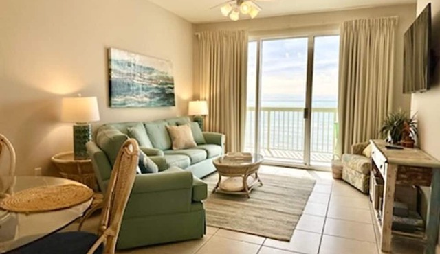 Beautiful 6th Floor New LR furniture, 2BR/2BACondo- 2 King BR, 2 BA , BUNK ROOM!