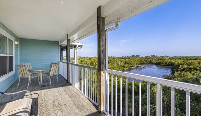 Top Floor Hideout C304 NL: Top floor with pool access