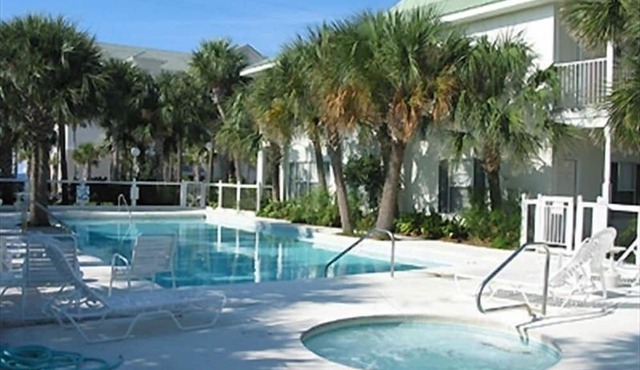 Direct Gulf View, Designer Decor! Steps to sand. Sleeps 6.