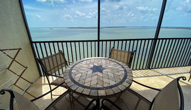 Sanibel Harbour Resort Harbour Tower 716: Private beach, heated pool, and grill